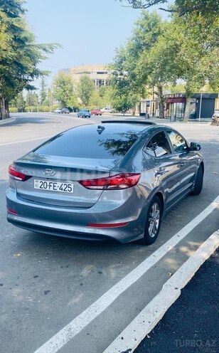 Hyundai Elantra-3