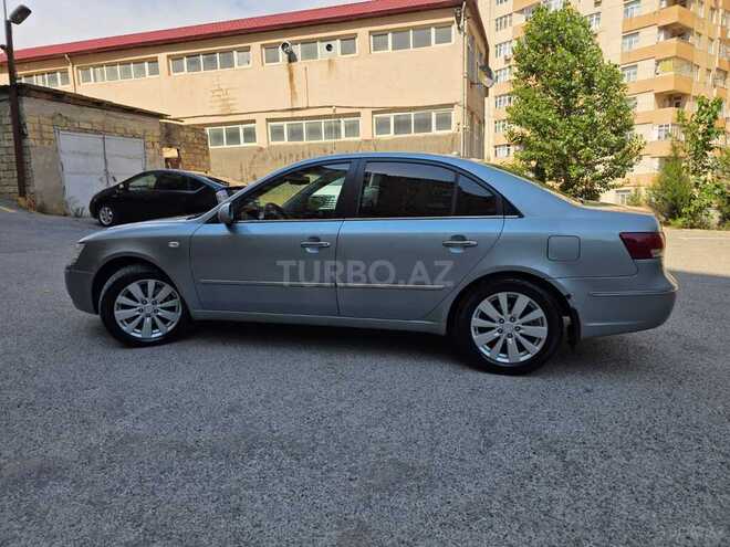 Hyundai Sonata-12