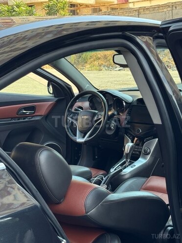 Chevrolet Cruze-12