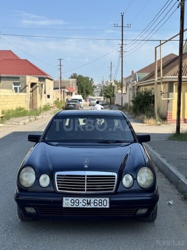 Mercedes E 280-1