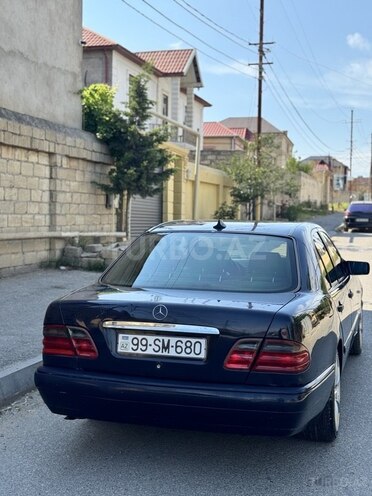 Mercedes E 280-5
