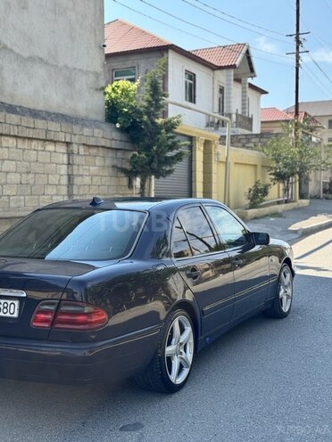 Mercedes E 280-7