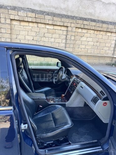 Mercedes E 280-9