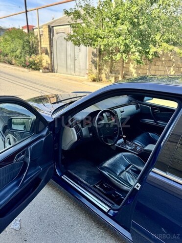 Mercedes E 280-10