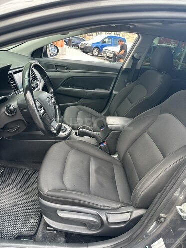 Hyundai Elantra-9