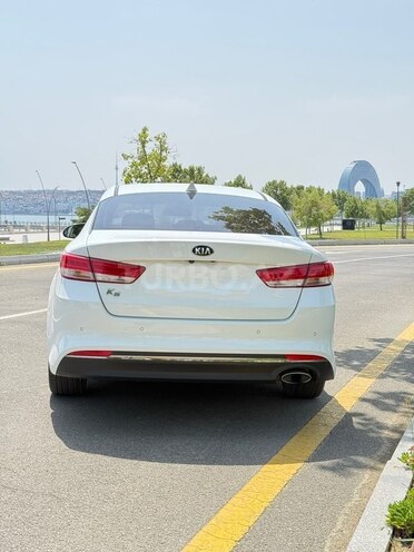 Kia K5-4