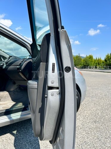 Toyota Prius-13