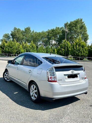 Toyota Prius-4