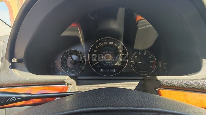 Mercedes E 240-3