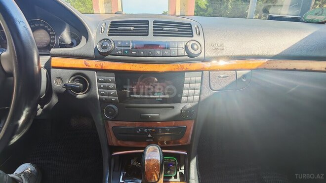 Mercedes E 240-2