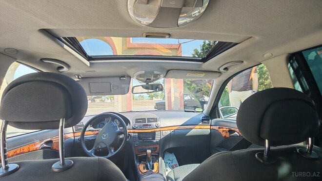 Mercedes E 240-4