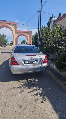Mercedes E 240-11