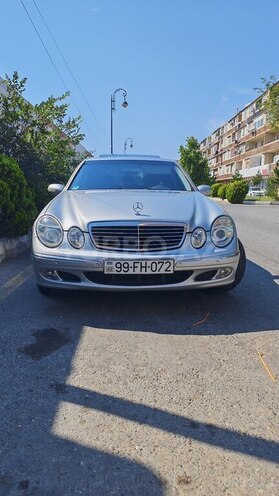 Mercedes E 240-1