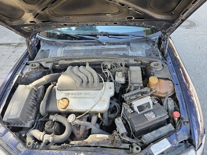 Opel Vectra-4