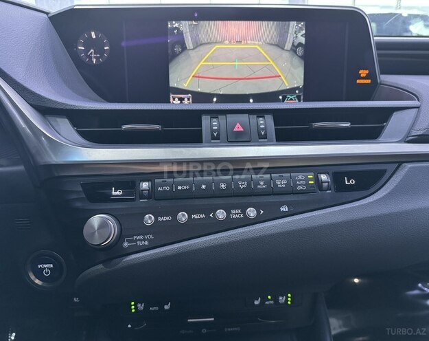 Lexus ES 300h-17