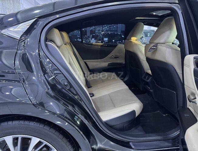 Lexus ES 300h-13