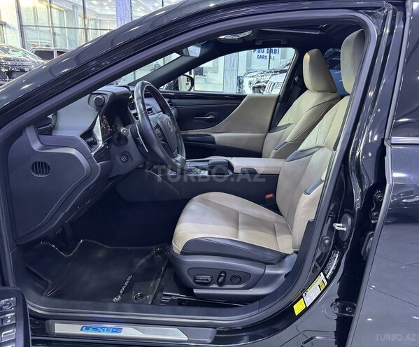Lexus ES 300h-11