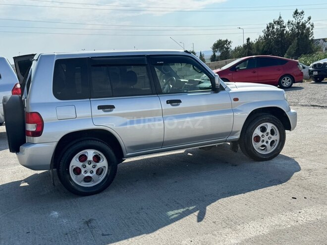 Mitsubishi Pajero io-5