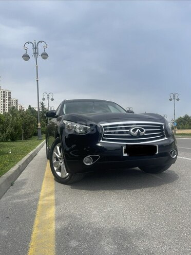 Infiniti QX70-1