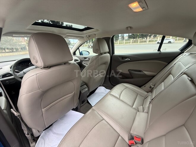 Chevrolet Cruze-12