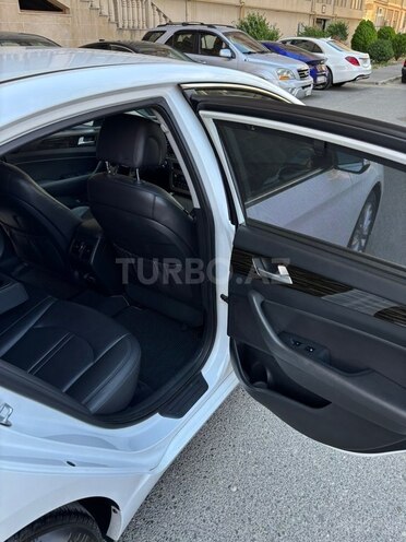 Hyundai Sonata-11
