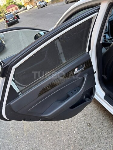 Hyundai Sonata-12