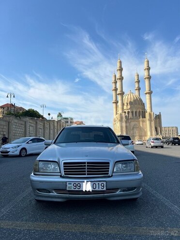 Mercedes C 200-1