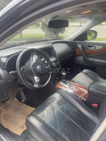 Infiniti QX70-5