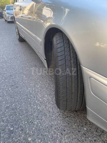 Mercedes E 220-13