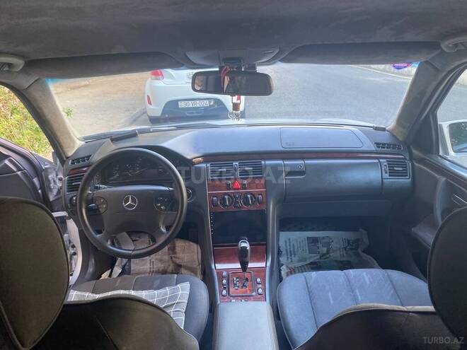 Mercedes E 220-4