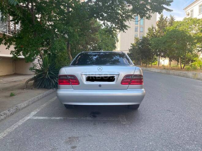 Mercedes E 220-17