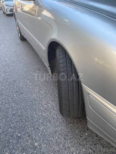 Mercedes E 220-3