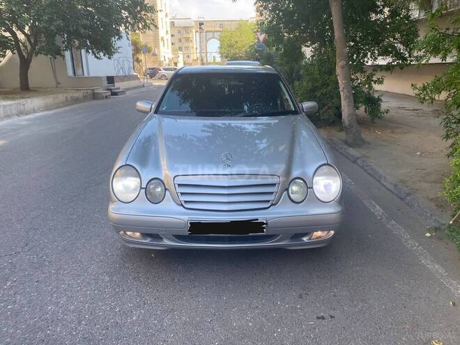 Mercedes E 220-12