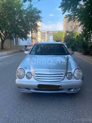 Mercedes E 220-1