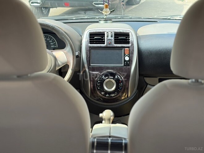Nissan March-10