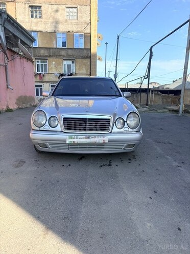 Mercedes E 230-1