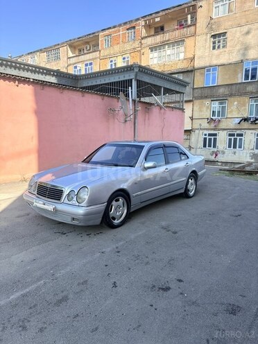 Mercedes E 230-3