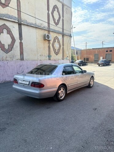 Mercedes E 230-6