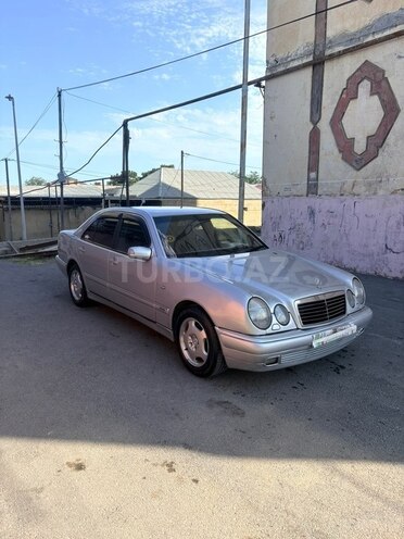 Mercedes E 230-4