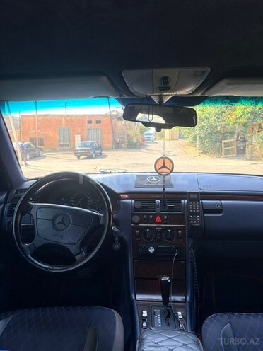 Mercedes E 230-10