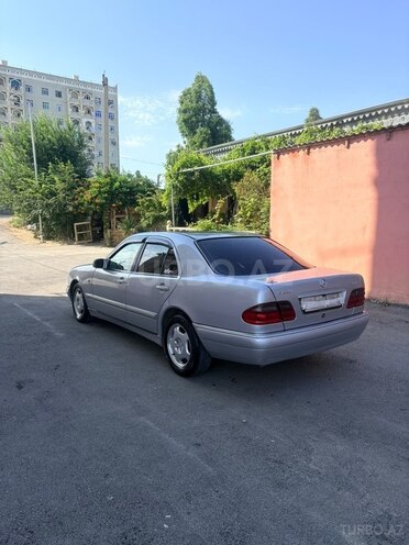 Mercedes E 230-7