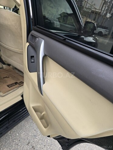 Toyota Land Cruiser Prado-13