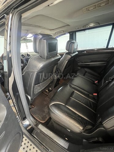 Mercedes GL 550 4MATIC-2