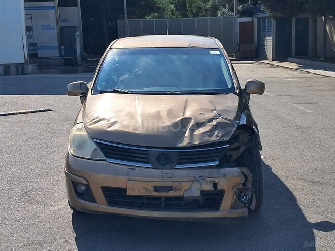 Nissan Tiida-1