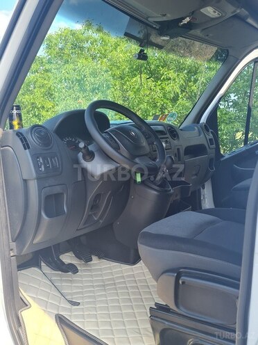 Renault Master-10