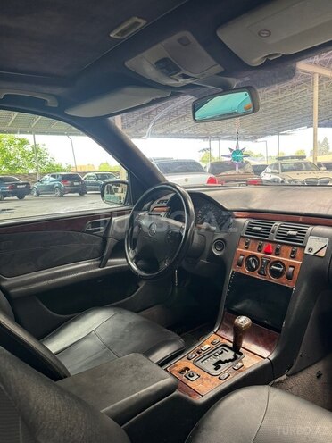 Mercedes E 240-9