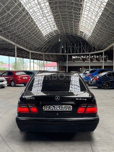 Mercedes E 240-4