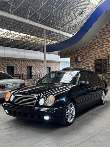 Mercedes E 240-3