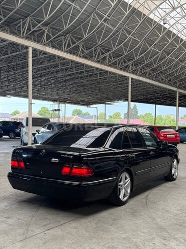Mercedes E 240-5