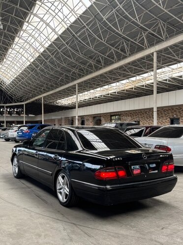 Mercedes E 240-6
